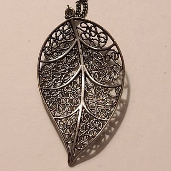 Vintage Silver Tone Filigree Pins And Necklace - Picture 3 of 7